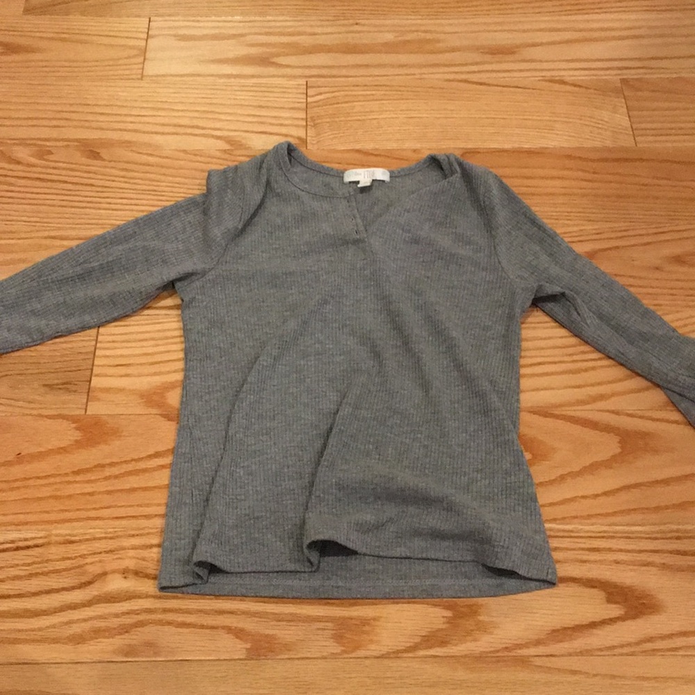 a grey t-shirt